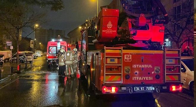 4 katlı binada yangın: 2 kişi dumandan etkilendi