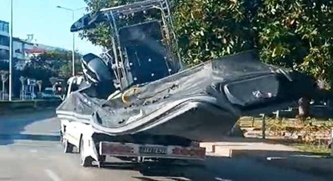 Antalya'da 14 kaçak göçmenin öldüğü bot kıyıya çıkarıldı