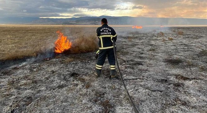 150 dönüm arazi yandı