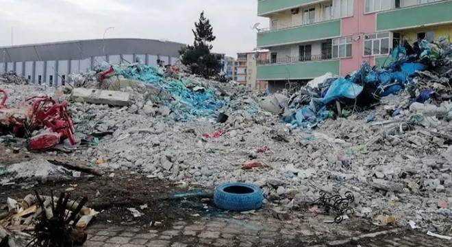 19 kişiye mezar olan Ermeç Apartmanı davası ertelendi