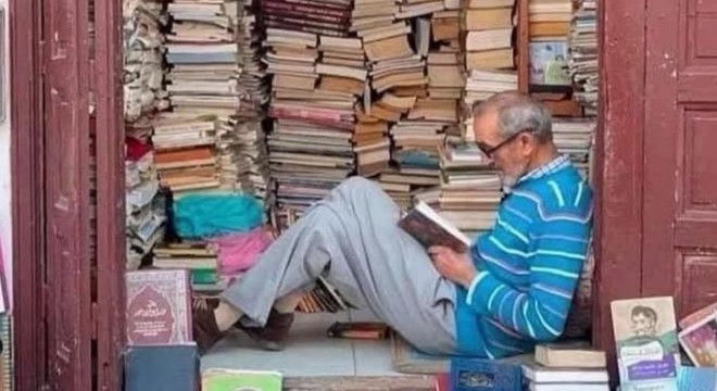 43 yıldır sadece kitaplarla konuşuyor