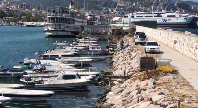 5 yaşındaki oğlu ile denize atladı