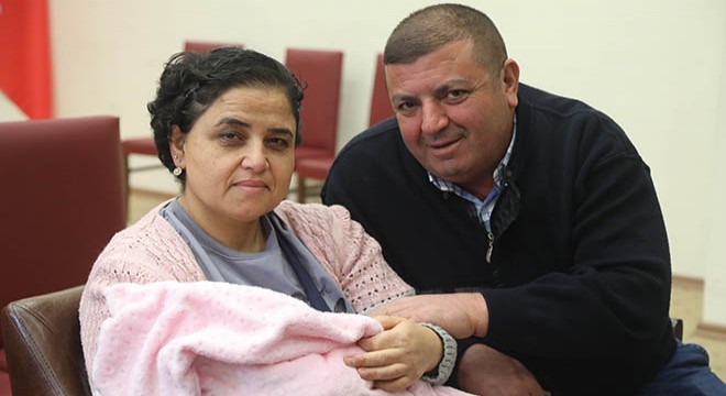 7 yıl önce evlat edinen çift, Antalya'da Emine bebeğe koruyucu aile oldu