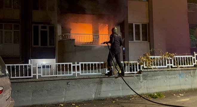 8 katlı apartmanda yangın: 1 ölü, 2 yaralı