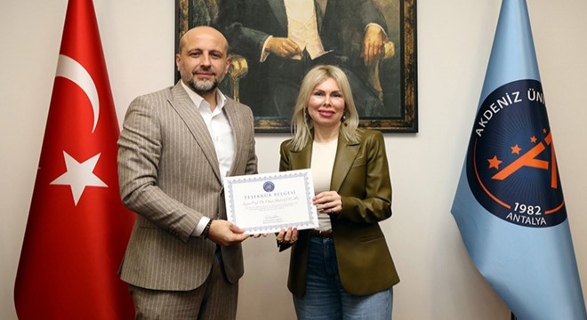 AÜ'de dış kaynaklı proje başarıları ödüllendirildi