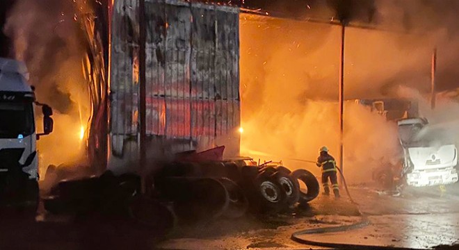 Ağır vasıta servisinde yangın