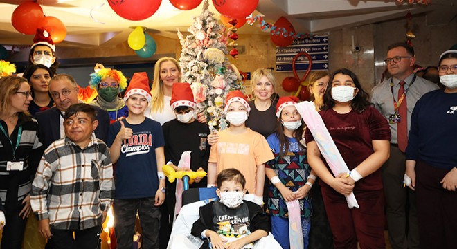 Akdeniz Üniversitesi Hastanesi'nde yeni yıl coşkusu
