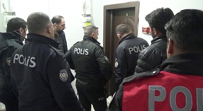 Anneannesini bıçakla yaralayıp rehin aldı