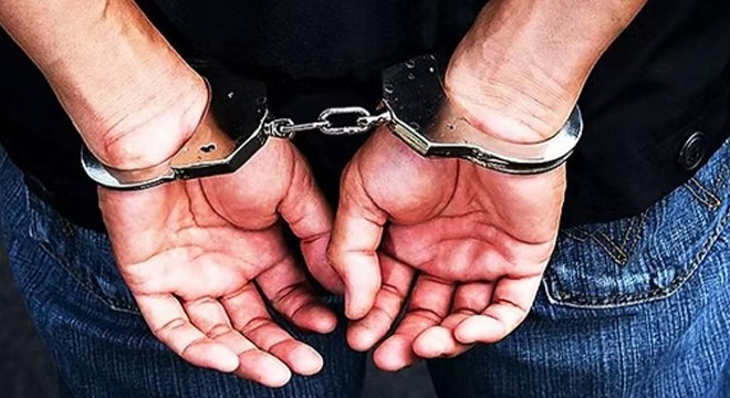Antalya'da 2 firari hükümlü kıskıvrak yakalandı