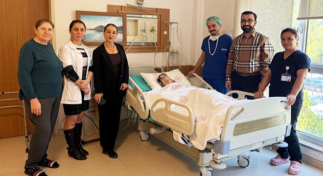 Antalya'da 92 yaşındaki hastaya kalça protezi