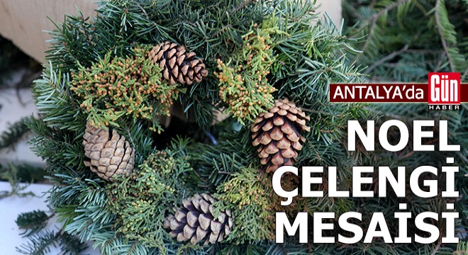 Antalya'da Noel çelengi mesaisi