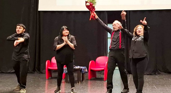 Antalya'da 'Şakka Olmalı' kahkaha attırdı