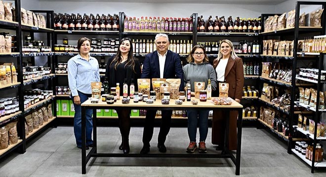Antalya'da Yerli Malı Haftası'nda kadın emeğine destek