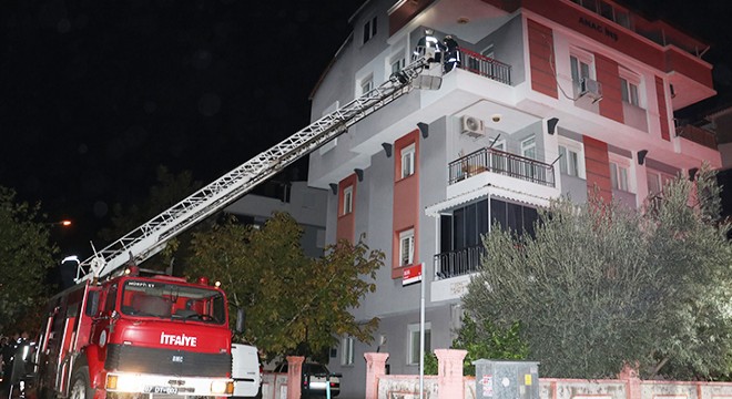Antalya'da apartmanda yangın paniği