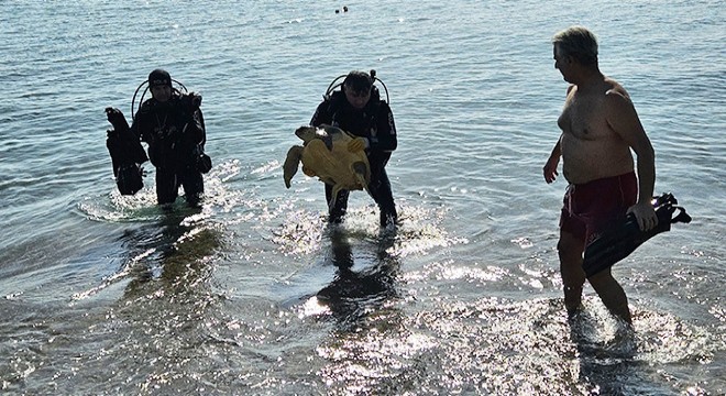 Antalya'da balık ağlarına takılı yaralı caretta caretta kurtarıldı