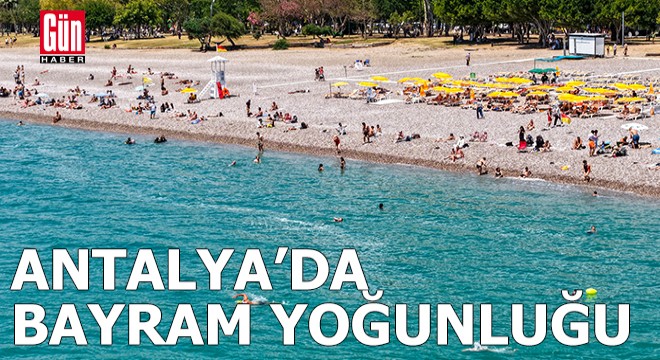 Antalya'da bayram tatilinde sahiller doldu