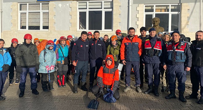 Antalya'da çıktıkları dağda mahsur kalan 24 kişi kurtarıldı