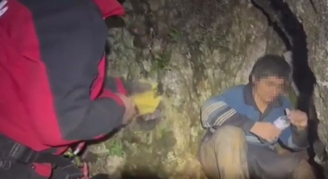 Antalya'da dağlık alanda mahsur kalan genç, kurtarıldı