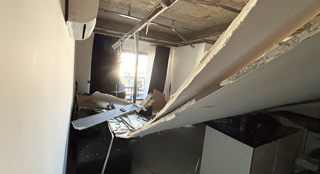 Antalya'da dairenin asma tavanı çöktü: 2 yaralı