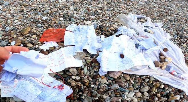 Antalya'da denize atılan Hıdırellez dileklerini topladı
