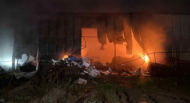 Antalya'da depo yangında kül oldu
