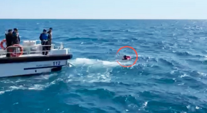 Antalya'da devrilen sup boarda tutunarak 3 saat bekledi