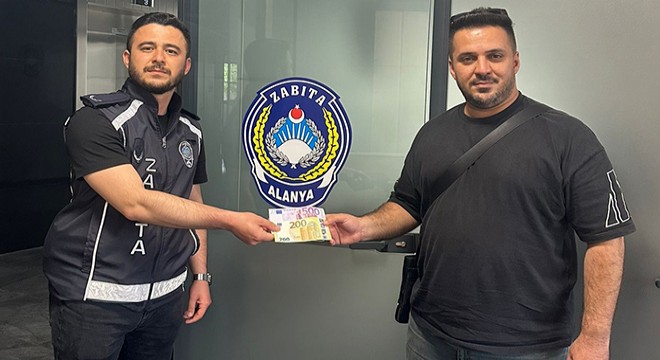 Antalya'da düşürdüğü 700 avroya kavuştu