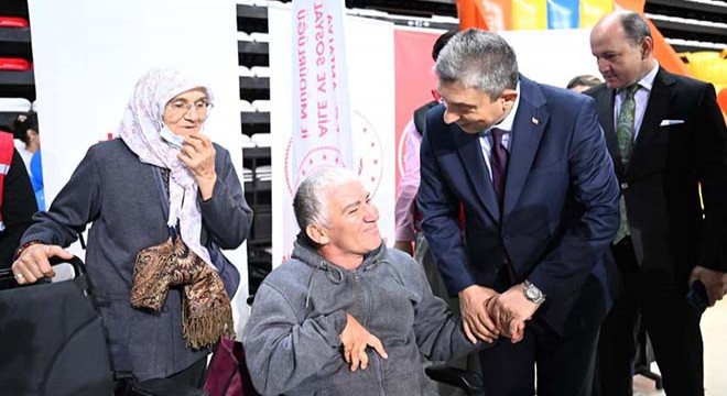 Antalya'da engeller sevgiyle aşılıyor