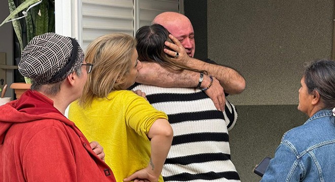 Antalya'da evleri yanan baba ile kızı, sarılarak birbirini teskin etti