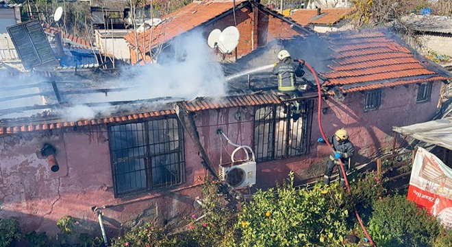 Antalya'da gecekondu yangında kullanılamaz hale geldi