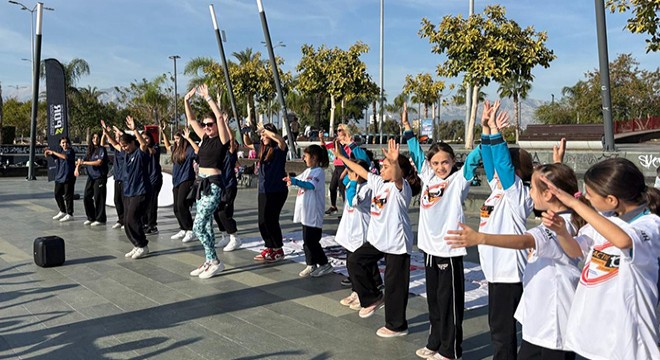 Antalya'da ilkokul öğrencileriyle ‘sağlıklı yaşam' etkinliği