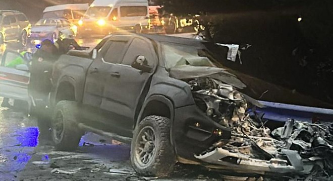 Antalya'da kamyonet ile TIR çarpıştı: 2 yaralı