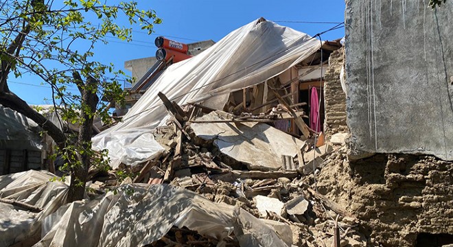 Antalya'da kerpiç ev çöktü