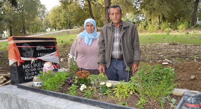 Antalya'da kızının mezarındaki çiçekleri çalanlardan şikayetçi oldu