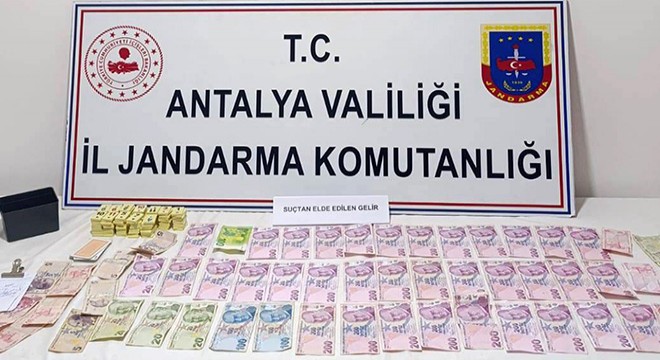 Antalya'da muhtarın işlettiği kahveye kumar baskını