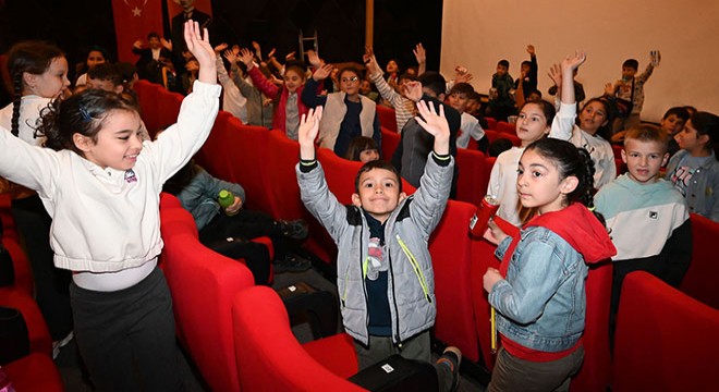 Antalya'da öğrencilerden sinema keyfi