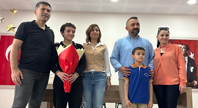 Antalya'da ortaokullu yazardan imza günü