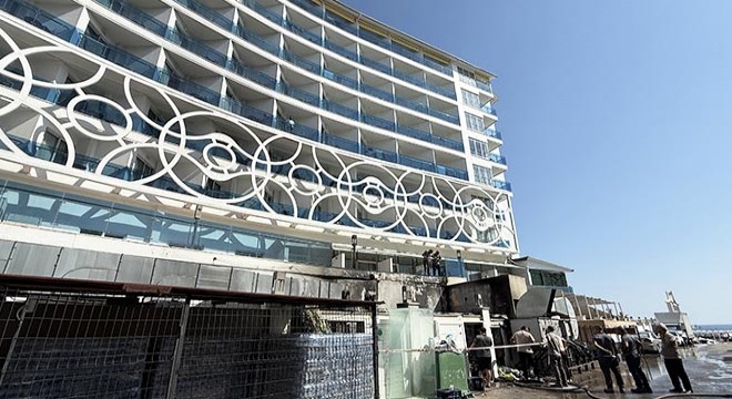 Antalya'da otelin geri dönüşüm deposunda yangın