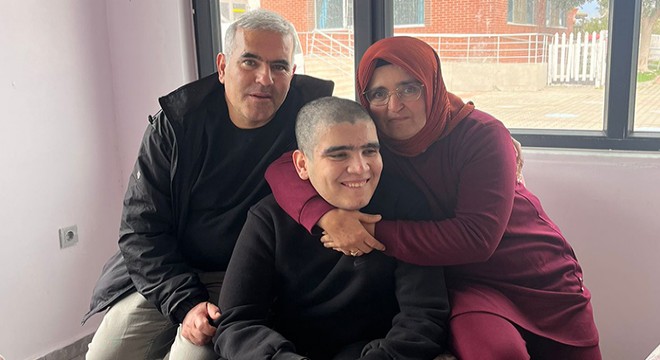 Antalya'da otizmli Muhammet, yeni merkezde ailesi ile buluştu