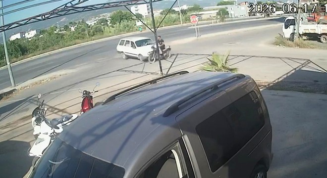 Antalya'da otomobil ile motosiklet çarpıştı