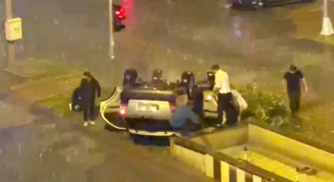 Antalya'da otomobilin takla atma anı kamerada