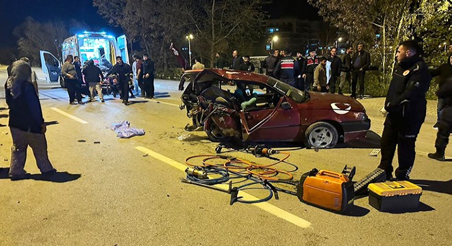 Antalya'da otomobiller çarpıştı: 1 ölü, 5 yaralı