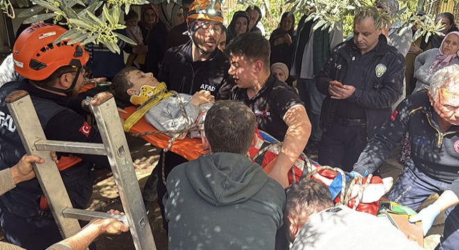 Antalya'da foseptiğe düşüp yaralanan çocuk kurtarıldı