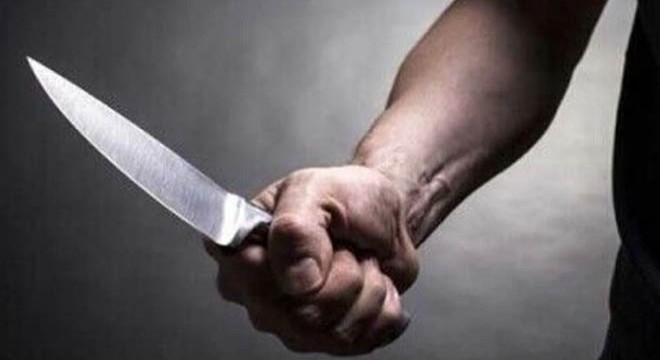 Antalya'da parkta tartıştığı arkadaşını bıçakladı