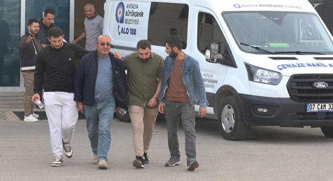 Antalya'da polis memurunun öldürdüğü eşi ve 2 çocuğunun cenazeleri alındı