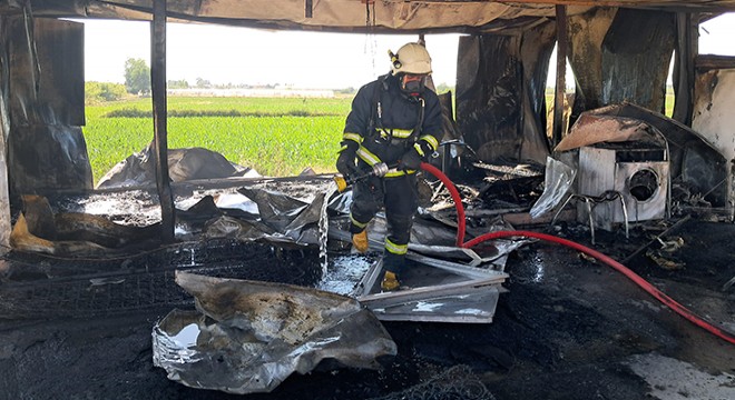 Antalya'da prefabrik evde yangın çıktı