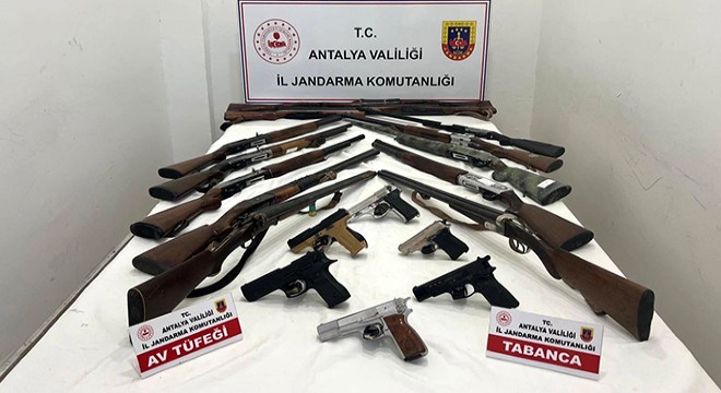 Antalya'da ruhsatsız silah operasyonu