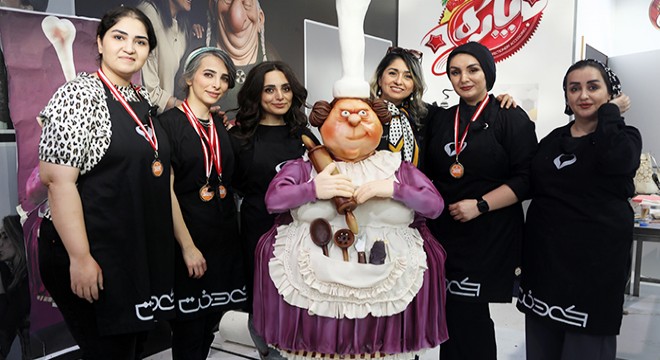 Antalya'da şeker hamurundan 150 kiloluk heykel