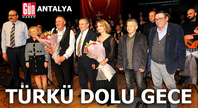 Antalya'da tabiplerden türkü dolu gece