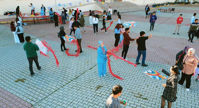 Antalya'da uçurtma tasarlayıp uçurdular